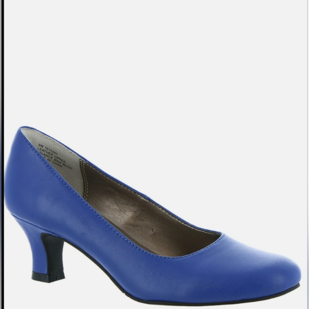 NWOB...ARRAY BLUE Leather Kitten HEEL SHOES SIZE 7w WOMENS